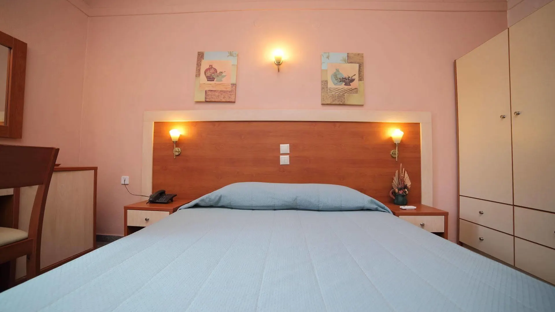 Erato Hotel Goúrnes
